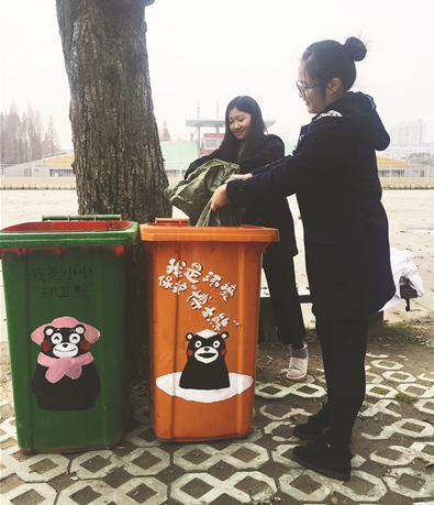 超可愛的校園垃圾桶，引人注意