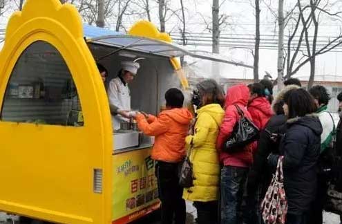 書報(bào)亭、早餐車，甚至垃圾桶都有二維碼“身份證”了。